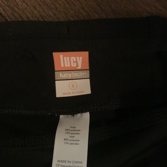 Lucy tech workout shorts size small - Picture 3 of 3